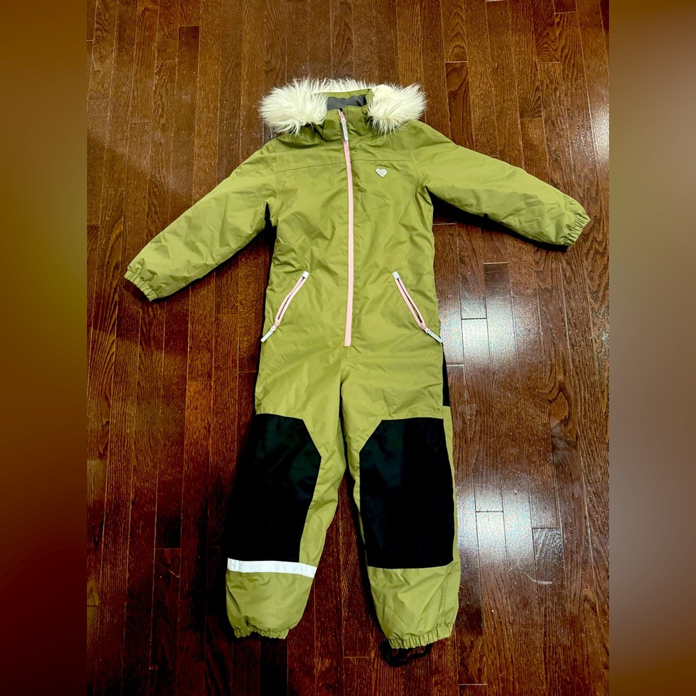 Girls - H & M Snowsuit Size 7/8 Excellent condition. Wore once.